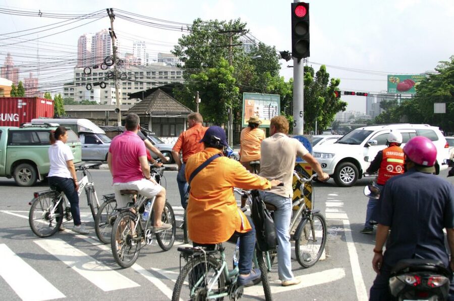 Bangkok: City Culture half-day Bike Tour - Benjakitti Forest Park offers a needed pause