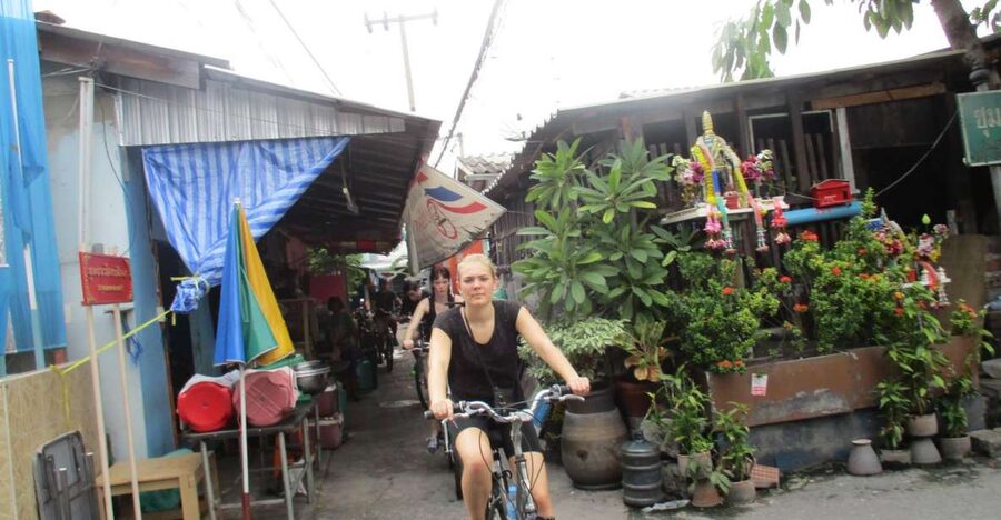 Bangkok Full-Day Bike Tour with Boat Transfer and Lunch - Beneath the highway and into Bangkok’s green side