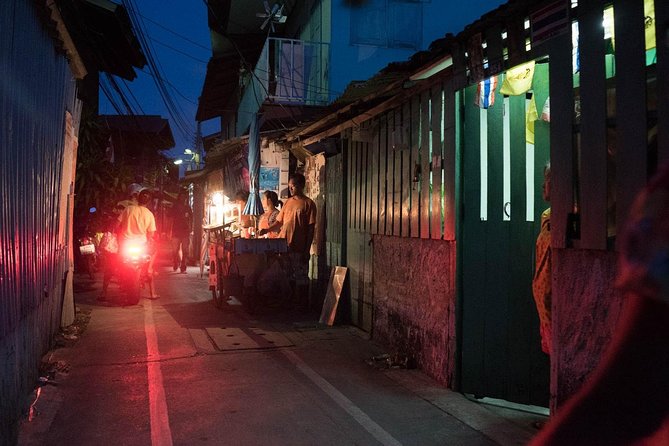 Bangkok Hidden Paths Night Biking Tour with Street-food Meal - Chinatown through narrow lanes