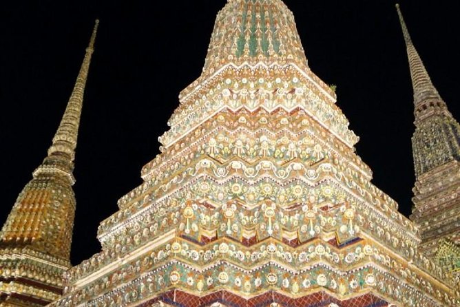 Bangkok Hidden Paths Night Biking Tour with Street-food Meal - Older communities near the temples
