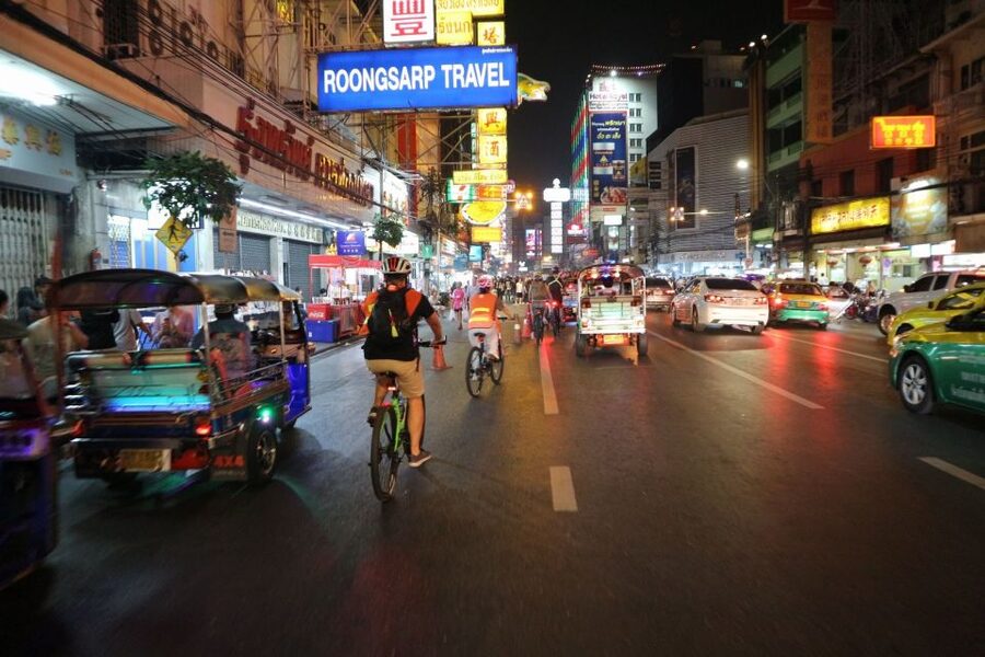 Bangkok: Night Bike Ride and Dinner at a Local Restaurant - Wat Arun and the first river crossing