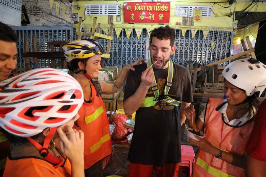 Bangkok: Night Bike Ride and Dinner at a Local Restaurant - Wat Pho, the Grand Palace, and old Bangkok sights