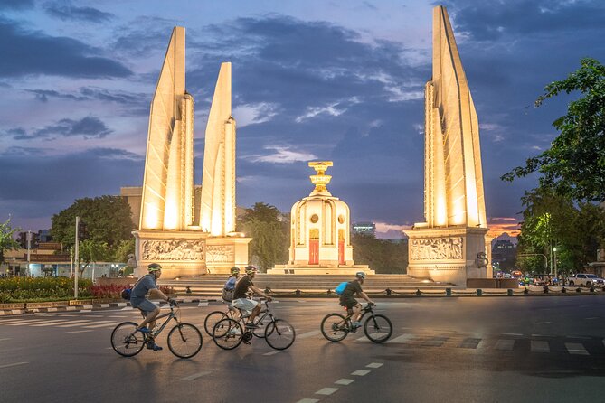 Bangkok: Night Bike Tour with Temples & Flower Market Visit - Why Bangkok works so well by bike after sunset