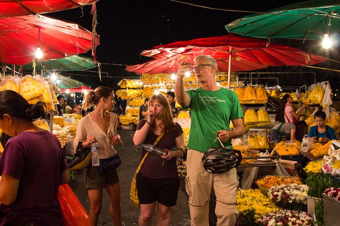 Bangkok: Night Bike Tour with Temples & Flower Market Visit - Thonburi, Wat Rakang, and Wat Arun