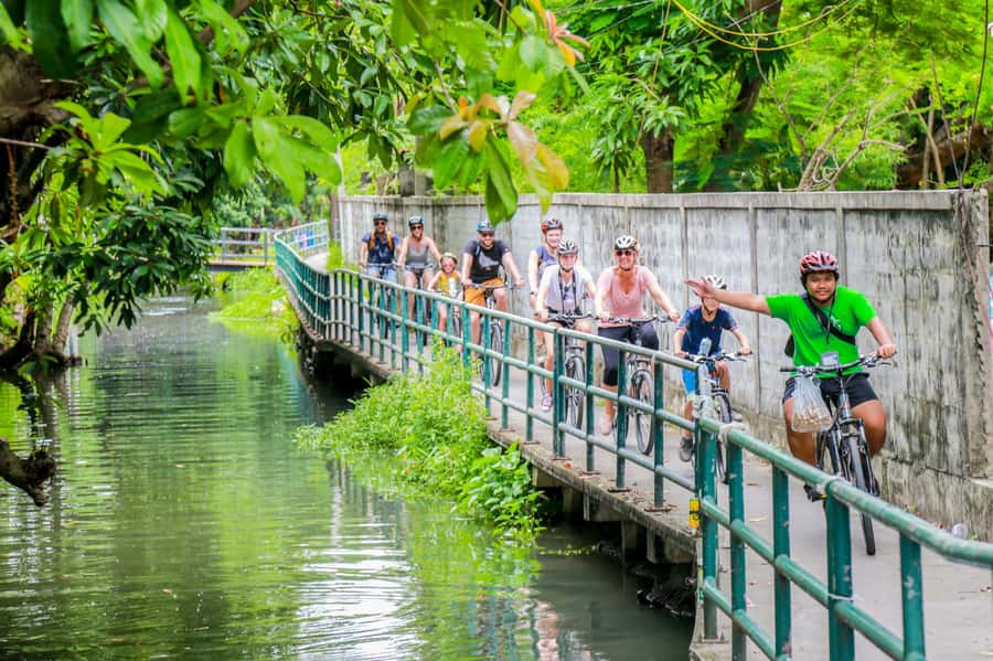 Bangkok’s Past with Local Taste Tour by Bike and Boat - Lunch beside Khlong Bang Luang