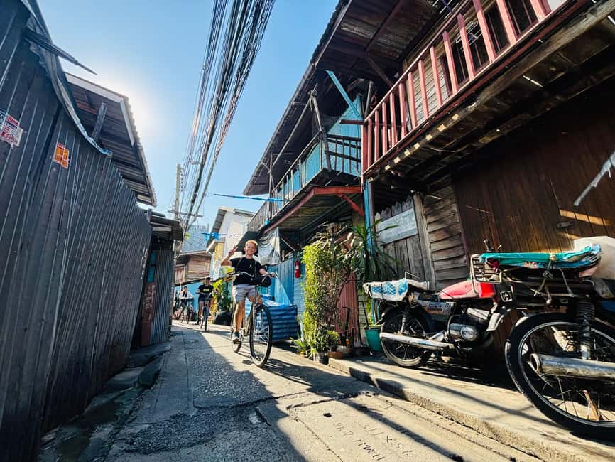 Bangkok: Temples, Canals & Local Life Bike Tour - Talat Phlu brings you into local Bangkok quickly