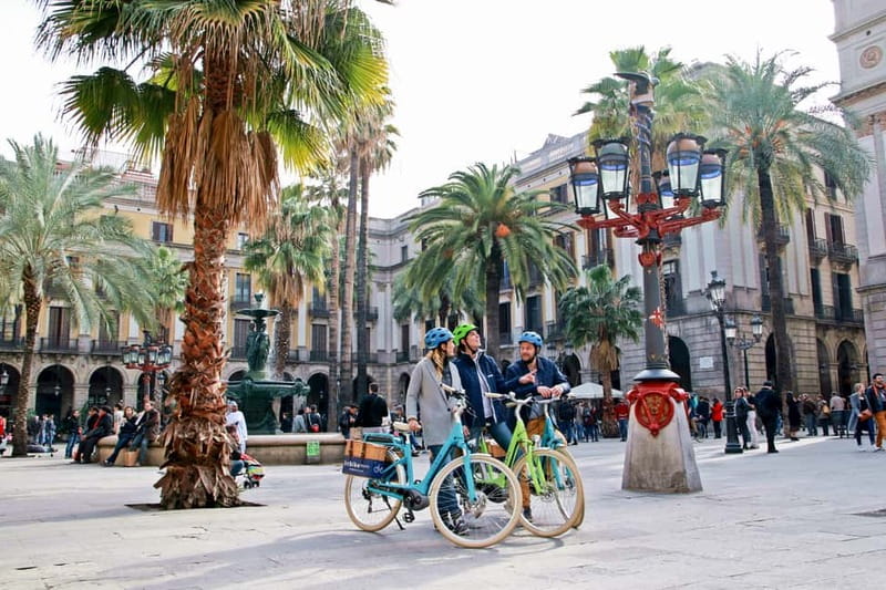 Barcelona: 1.5-Hour Sightseeing Tour by Bike/Electric Bike - From Arc de Triomf into El Born