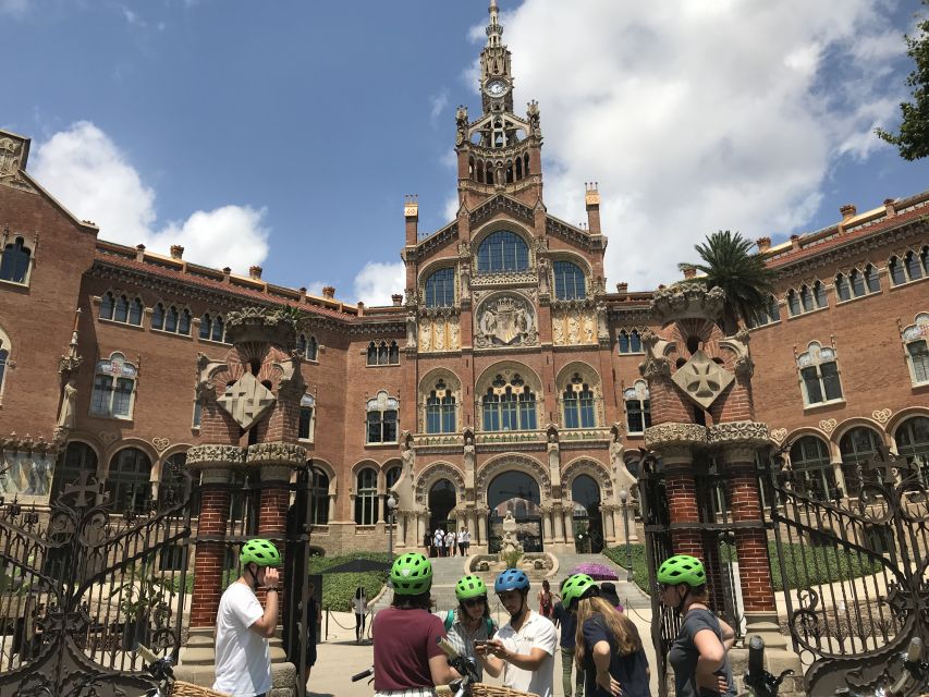 Barcelona: 1.5-Hour Sightseeing Tour by Bike/Electric Bike - Plaça Reial and Antoni Gaudí’s street lamps