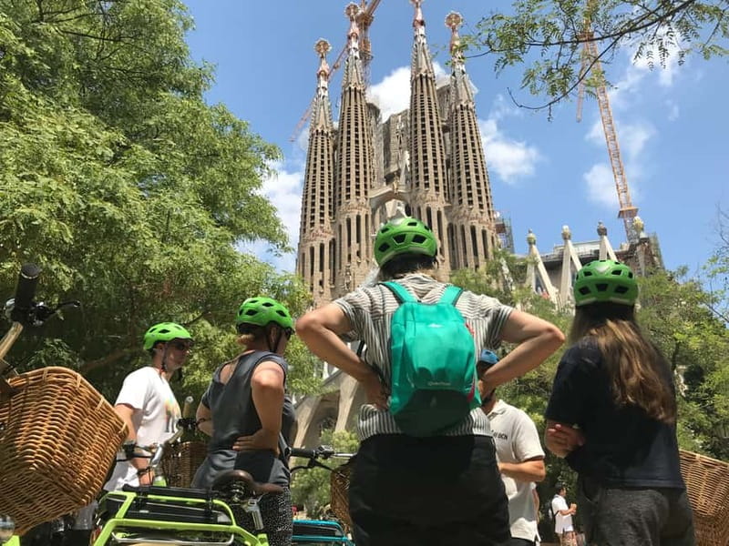 Barcelona: 1.5-Hour Sightseeing Tour by Bike/Electric Bike - La Rambla and La Boquería