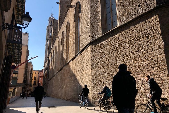 Barcelona 3-hour Bike or E-Bike Tour: Highlights and Hidden Gems - Palau de la Música and the Arc de Triomf