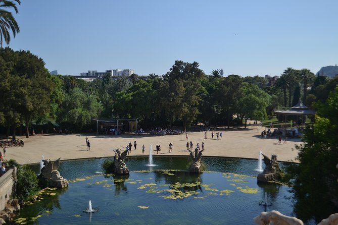 Barcelona 3-hour Bike or E-Bike Tour: Highlights and Hidden Gems - Guides, pace, and group size