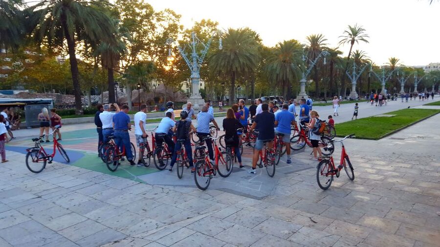 Barcelona: 3-Hour Bike Tour with Spanish Tapas - Ciutadella Park: Barcelona’s Central Green Break