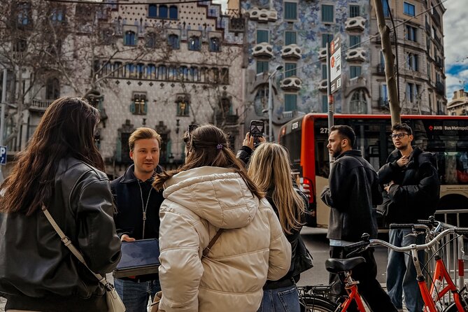 Barcelona: Bike or eBike Tour, Top Sights & Local Insights - Classic bicycle or e-bike?