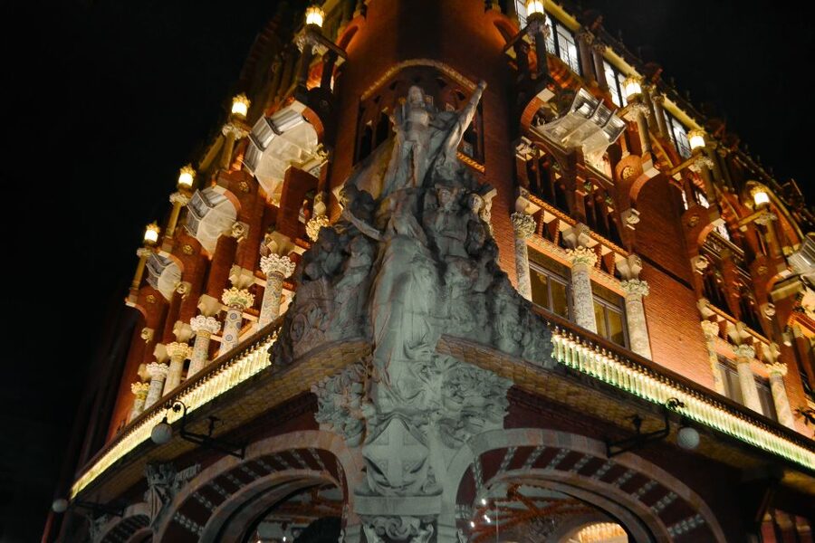 Barcelona Bike Tour by Night with Cava - What $53 gets you