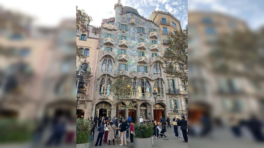 Barcelona Bike Tour: Iconic Sights & Hidden Spots - Casa Milà and Casa Batlló on Passeig de Gràcia