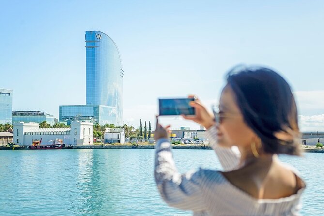 Barcelona E-Bike, Cable Car & Boat - El Raval and the first hour on two wheels