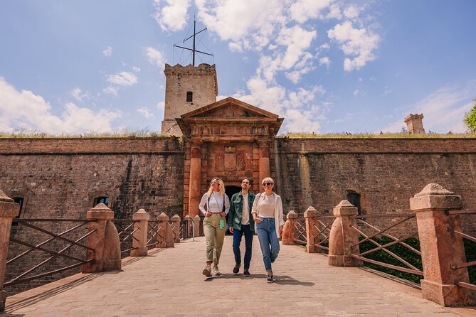 Barcelona E-Bike, Cable Car & Boat - What the $157.20 price really buys