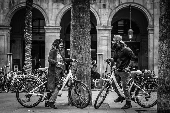Barcelona E-Bike Photography Tour - Reaching the waterfront at the Columbus Monument