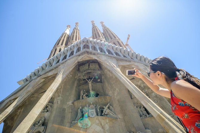 Barcelona e-Bike Tour: Gaudí & Old Town Small Group - Ciutadella Park and the 1888 exhibition