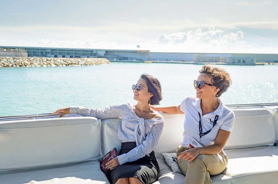 Barcelona: E-Bike Tour with Montjuic Cable Car & Boat Ride - Rising above the harbor by Montjuïc Cable Car
