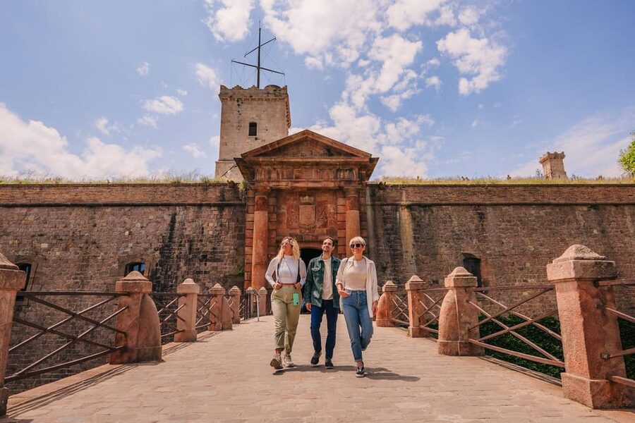 Barcelona: E-Bike Tour with Montjuic Cable Car & Boat Ride - The boat ride along Barcelona’s coast