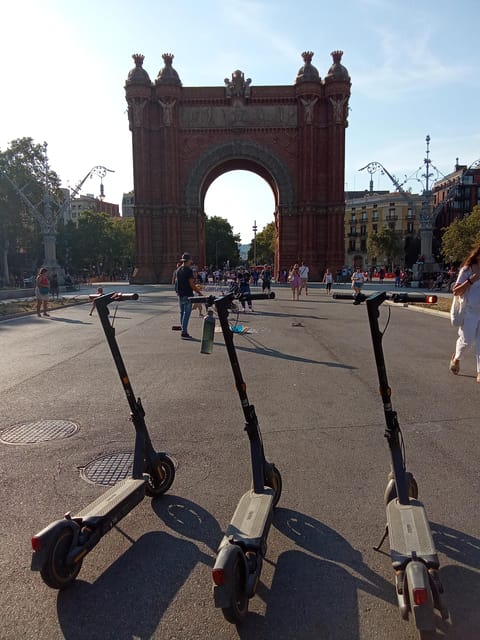 Barcelona: e-scooter and Bike tour - Key points at a glance