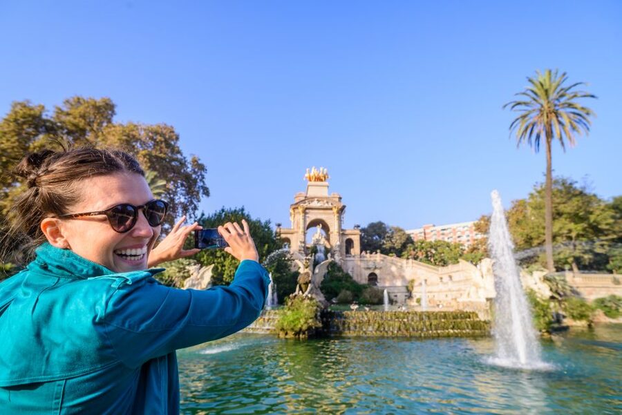 Barcelona eBike Tour with Wine and Tapas Experience - A short return through the Old City