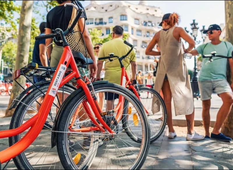 Barcelona: Full-Day Bike/E-Bike Rental with Helmet and Lock - Plaça de Catalunya and Plaça Universitat