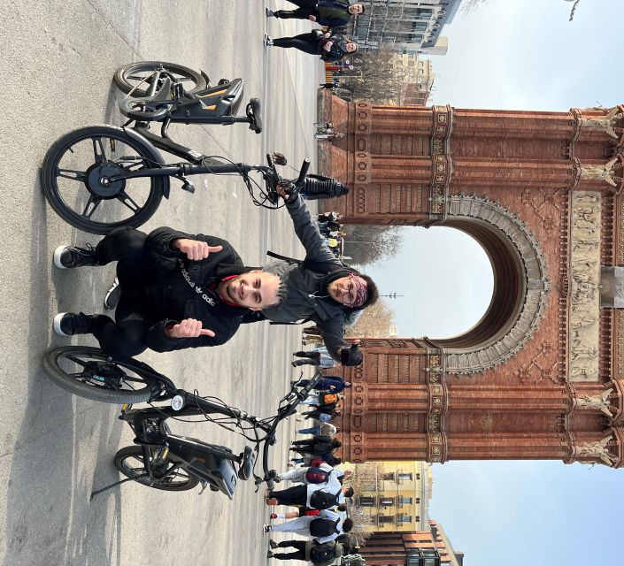 Barcelona: Gaudi Guided E-Bike Tour - Reaching the Gaudí sights and Sagrada Família area
