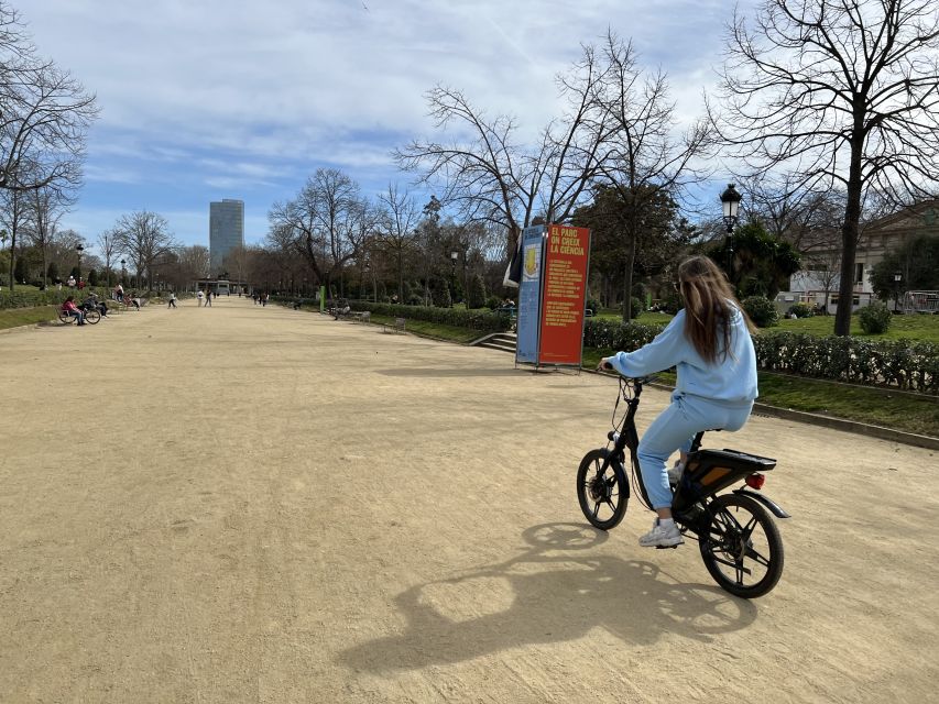 Barcelona: Gaudi Guided E-Bike Tour - Returning through the port and old city