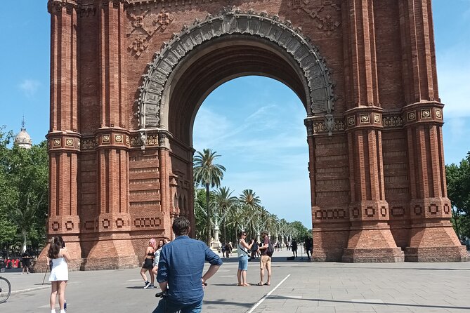 Barcelona Highlights Bike Tour - Sagrada Familia by direct bike route