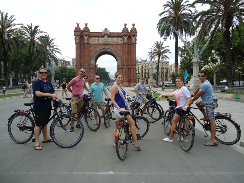 Barcelona Highlights Bike Tour: Cycle along the beach! - El Gat de Botero and the contemporary city