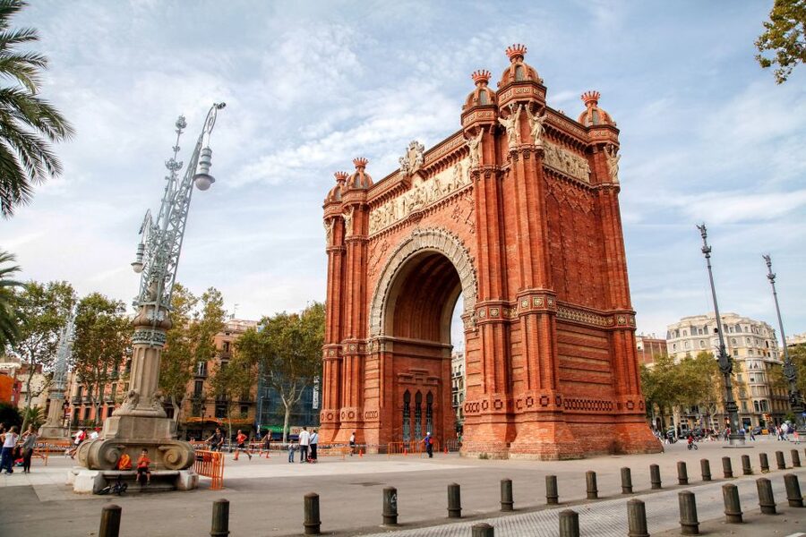 Barcelona Historical 3-Hour Bike Tour - Ciutadella Park and the Arc de Triomf