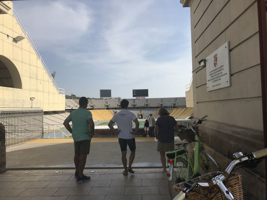Barcelona: Montjuic Hill E-Bike Tour - Pedró Square, El Raval, and the Gothic Quarter