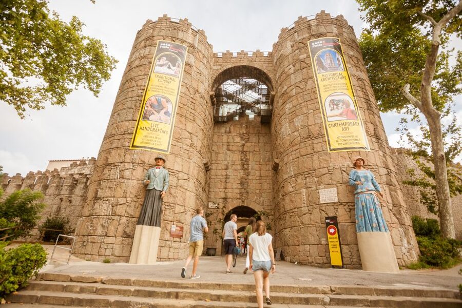 Barcelona Montjuic Three-Hour Bike Tour - Raval, the Magic Fountain, and a grand Barcelona axis