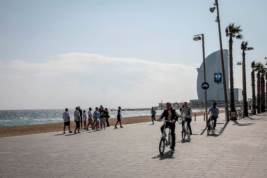 Barcelona: Private 5 Neighborhoods Tour by Electric Bike - Why an e-bike is a smart way to see Barcelona