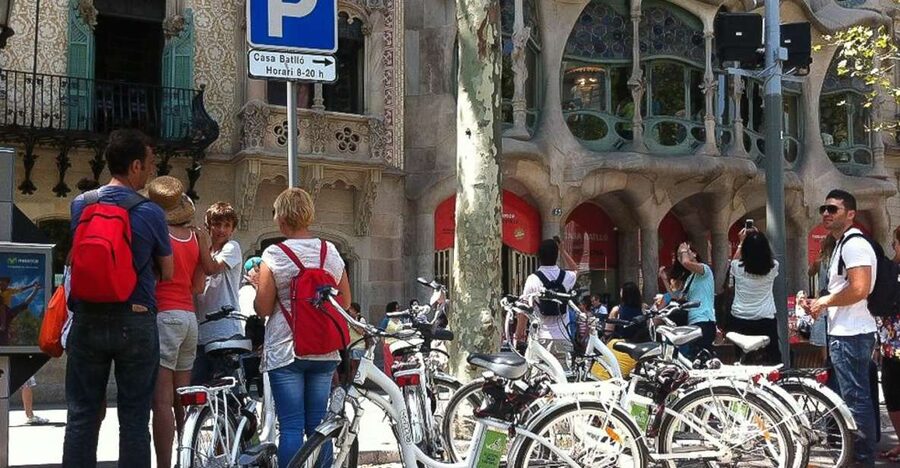 Barcelona: Private 5 Neighborhoods Tour by Electric Bike - Plaça Reial and the medieval center