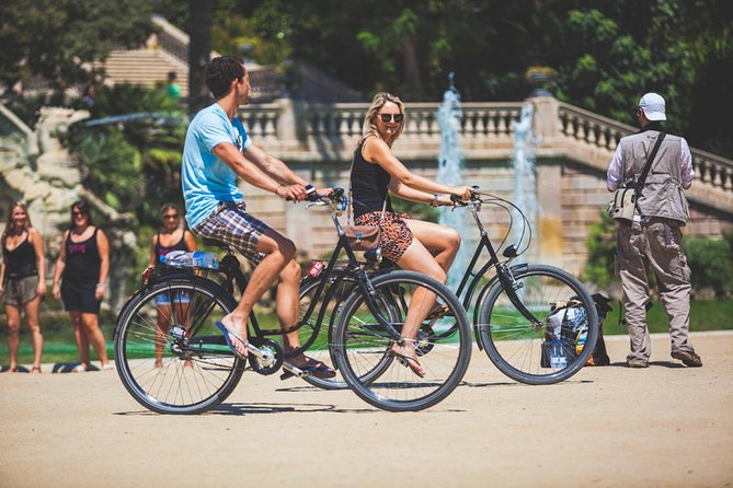 Barcelona: Private Bike/eBike Tour & Sagrada Familia Tickets - Gaudí along Passeig de Gràcia