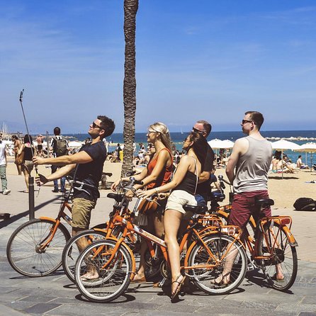 Barcelona: Private Bike/eBike Tour & Sagrada Familia Tickets - Ciutadella Park and Arc de Triomf