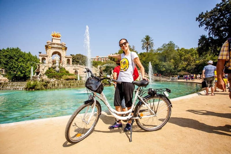 Barcelona: Private Group Bike Tour - Ciutadella Park, Parliament, and Arc de Triomf