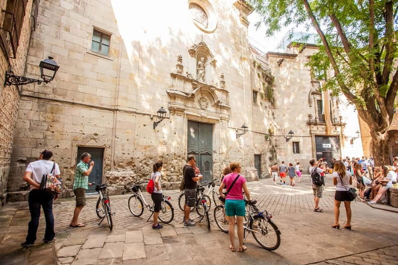 Barcelona: Private Group Bike Tour - What the guides add to the ride