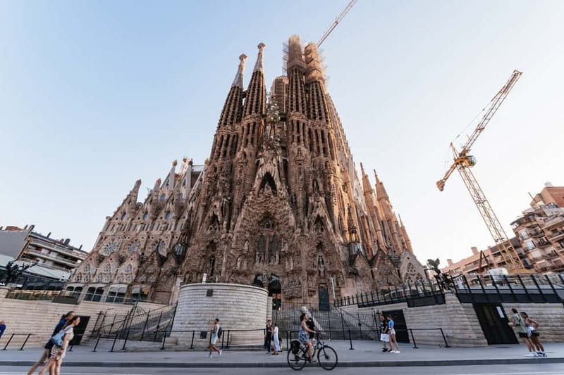 Barcelona: Sagrada Familia or City Tour by Bike or eBike - Is $33 a good value?