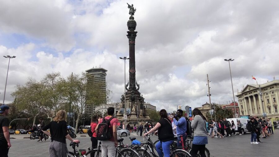 Barcelona: Small Group or Private Bike Tour - What the guide adds to a private ride