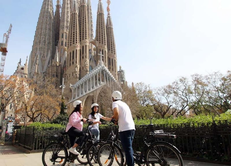 Barcelona: Tapas Tasting Tour by Regular Bike or E-Bike - Why a bike is a smart way to see Barcelona