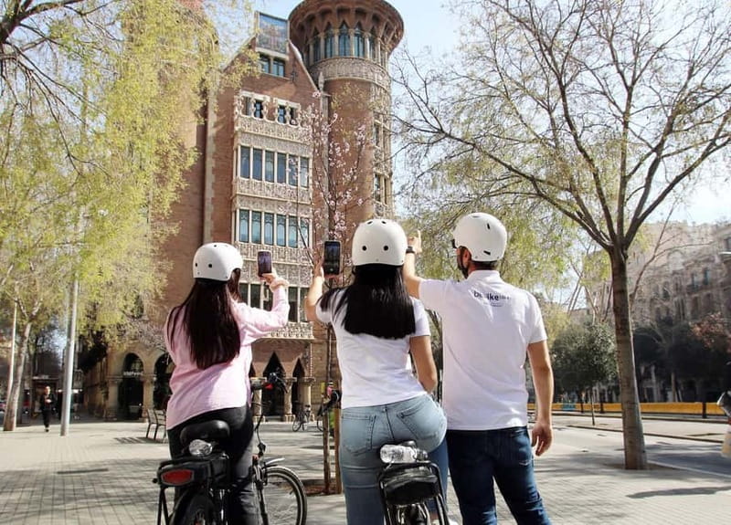 Barcelona: Tapas Tasting Tour by Regular Bike or E-Bike - Sagrada Família: the route’s biggest architectural stop