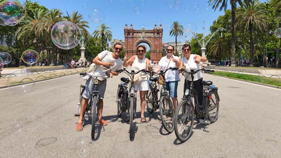 Barcelona: Top-Rated Bike or E-Bike Tour with Local Guide - Catalan music and modernist details