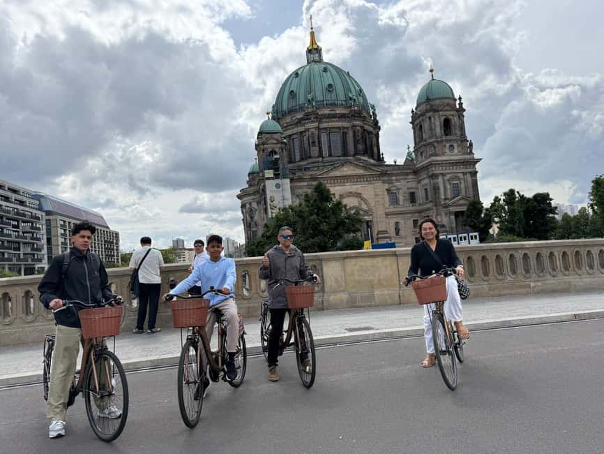 Berlin: 3-hour bike tour - A journey through time in the capital - Along the Spree to the Reichstag