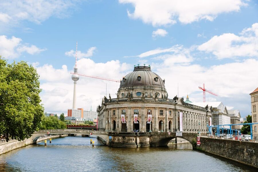Berlin City Bike Tour with Beer Garden Stop - A beer garden lunch in the middle of the ride