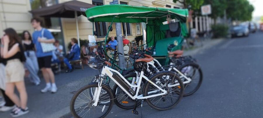 Berlin (E)Bike Tour Historical Highlights in Small groups - Why a bike works so well in central Berlin