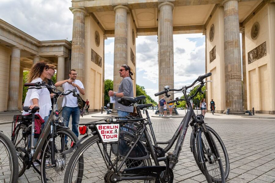 Berlin: E-Bike Tour of the Berlin Wall and Mitte Highlights - Alexanderplatz and the modern city